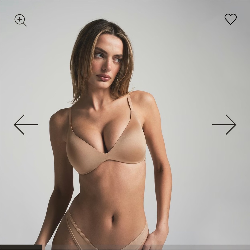 SKIMS Wireless Foam Push Up Bra - Picture 5 of 5